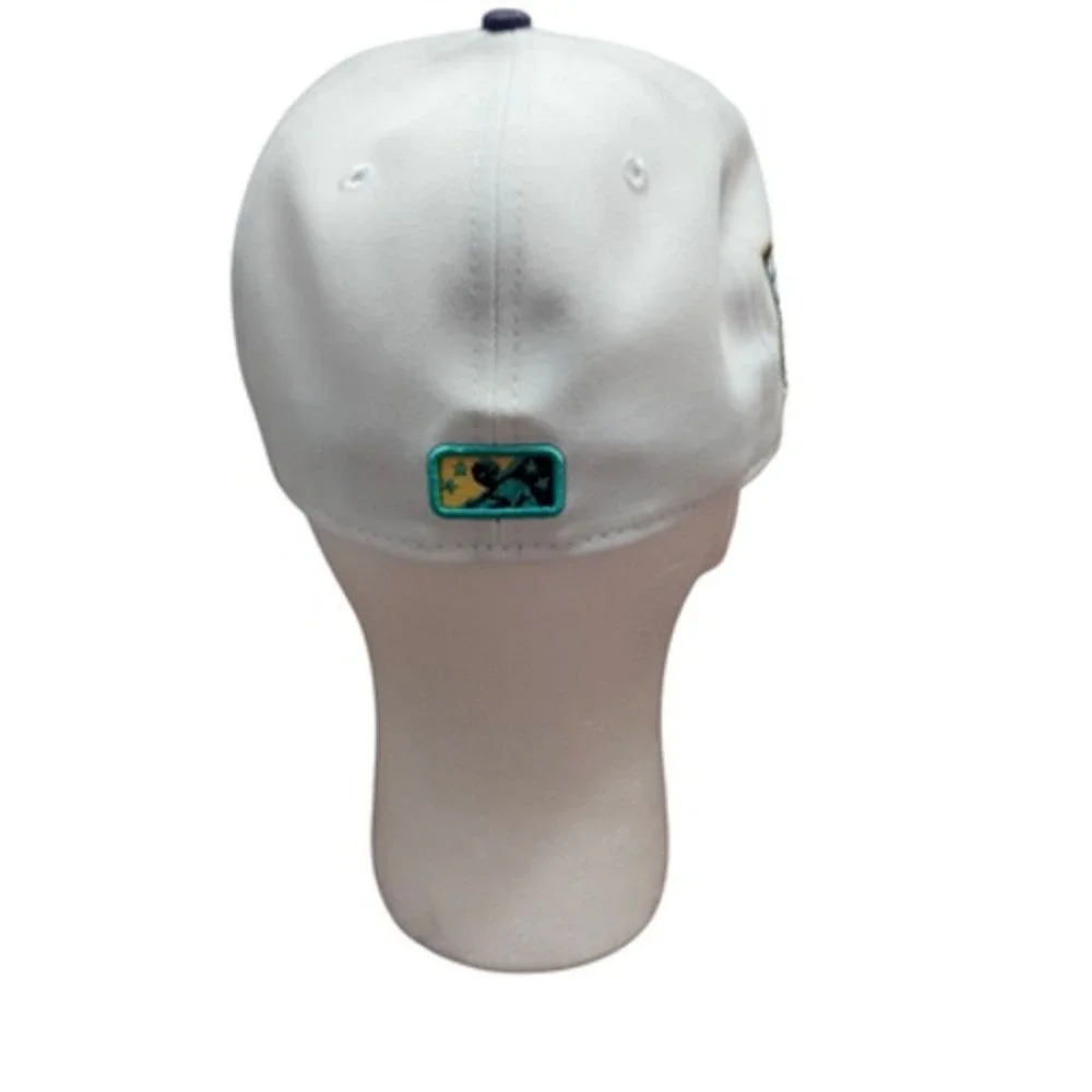 Queens Kings Hat Cap Fitted Mens‎ 7 White Purple Baseball New Era 59FIFTY Script